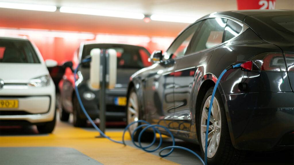 Cómo comprar un coche eléctrico de segunda mano y no ser estafado en el intento