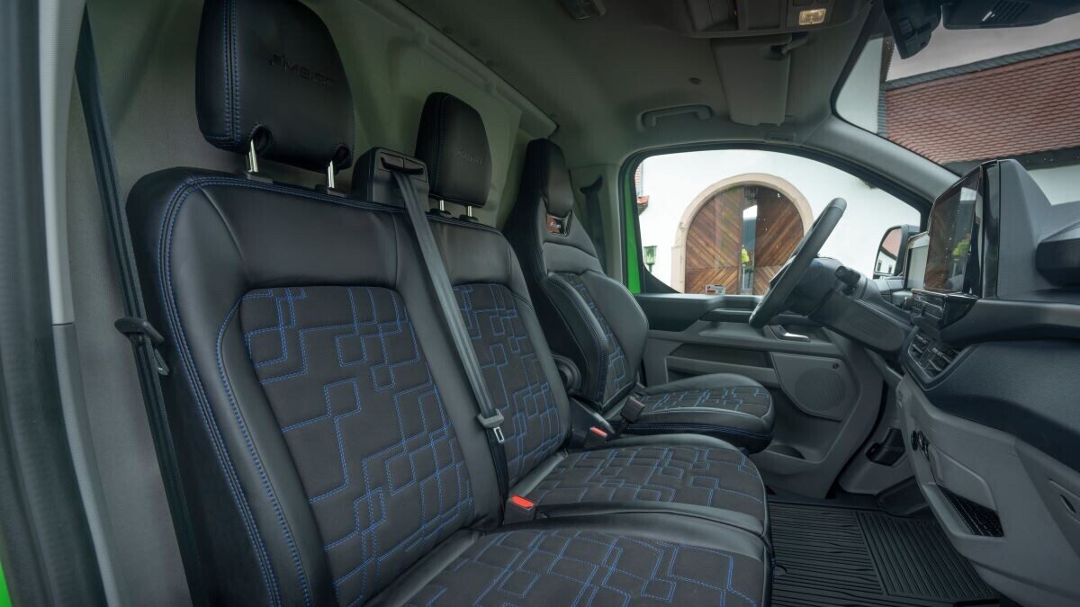 FordE TransitCustom MS RT Van Yellow Green 34 e1717587306968