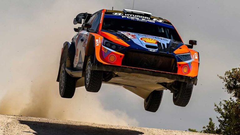 Rally de Italia 2024: Tanak gana a Ogier en el increíble último tramo y Neuville la lía