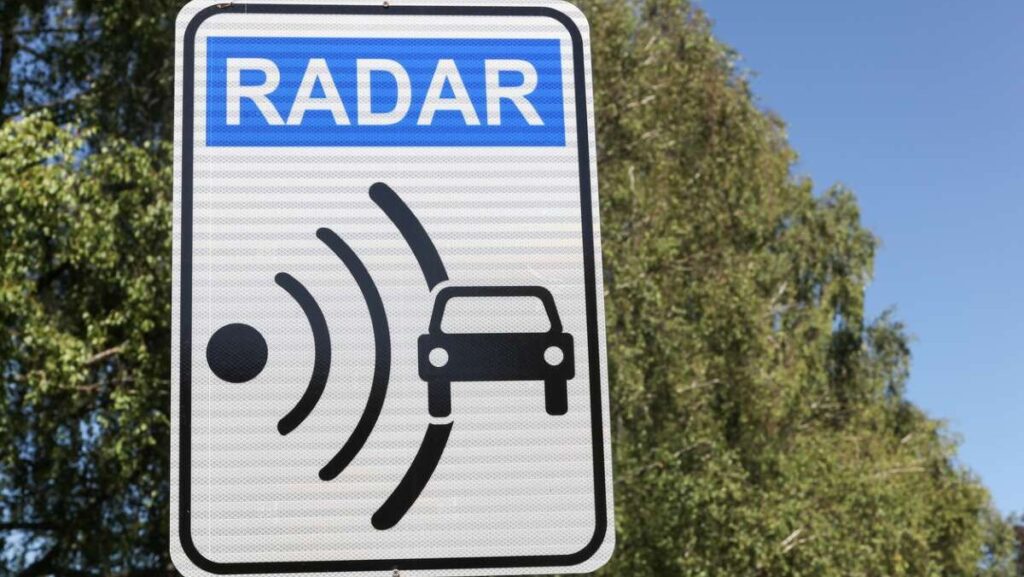 señal radar ciudad