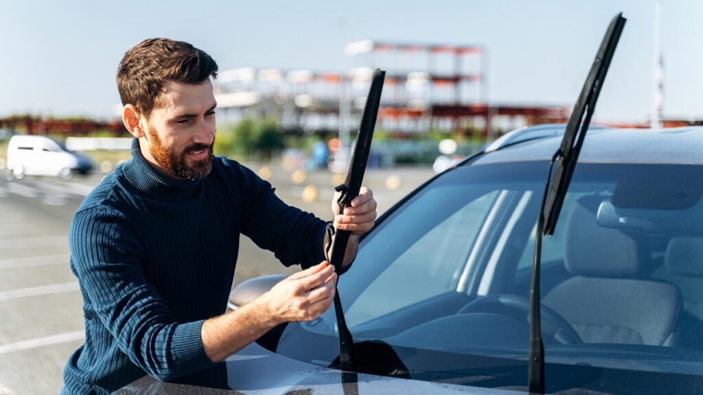 ¿Pueden los limpiaparabrisas desgastados llegar a dañar la luna del coche?