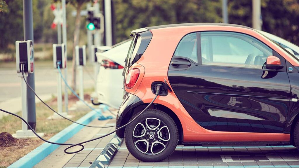El motivo por el que un coche eléctrico puede salirte a precio de un coche gasolina