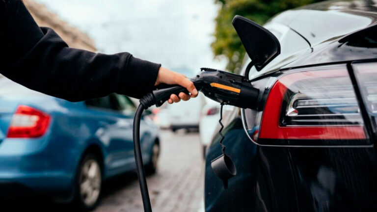 España debería copiar las ayudas a los coches eléctricos de este país: ¡13.000 ventas en tan solo nueve horas!