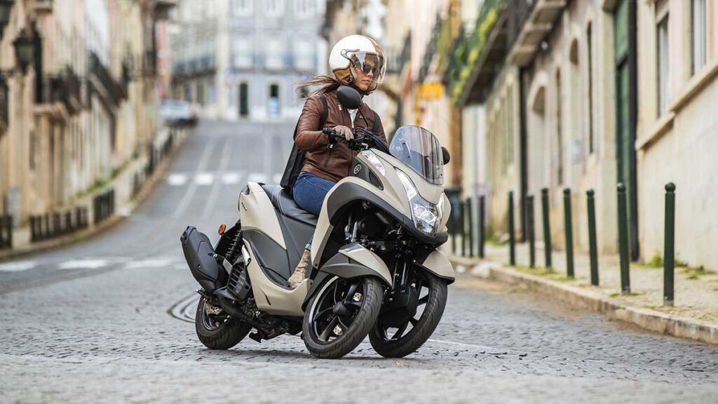 ITV_moto_tres_ruedas_-1