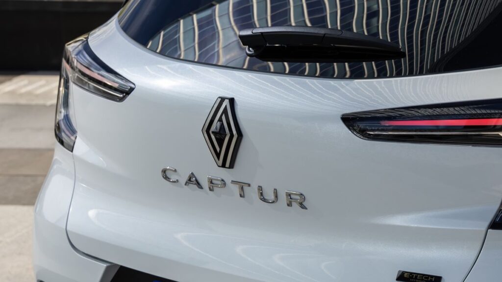 Renault Captur cámara de marcha atrás logo