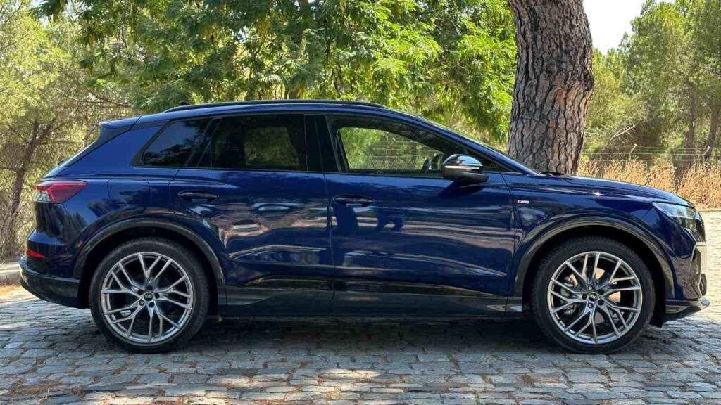 Audi Q4 lateral