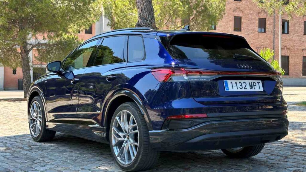 Audi Q4 trasera lateral estatica