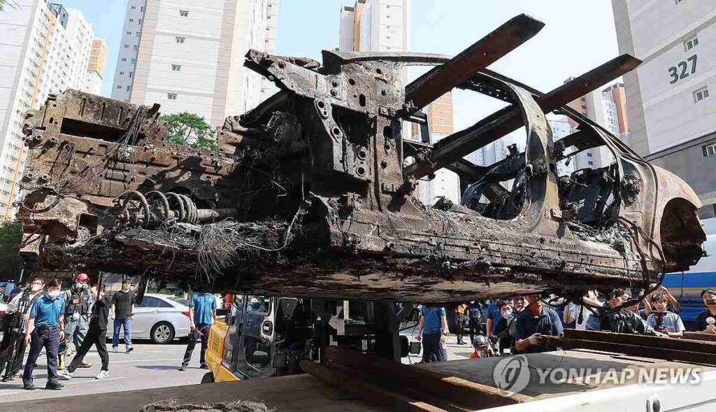 Detalle Incendio Mercedes inferior a luz dia