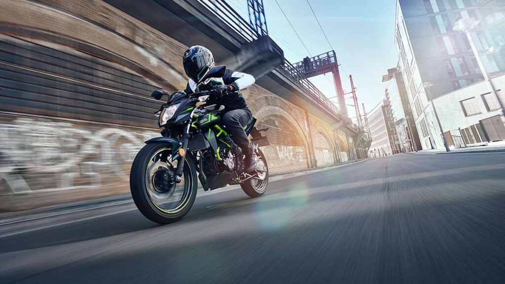 Kawasaki Z125, acción