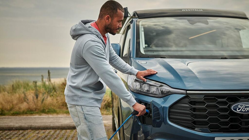 La Ford Transit Custom Nugget amplía su gama de furgonetas camper con nuevas versiones y motor híbrido enchufable