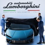 Pedro Sánchez contradice a Lamborghini, que quiere crecer en España