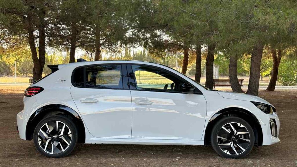 Peugeot 208 1.2 Puretech Hybrid
