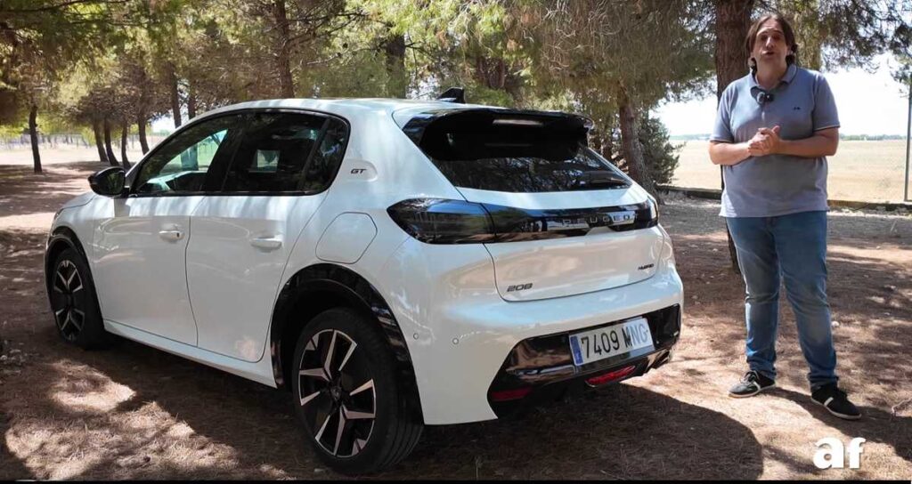 Peugeot 208 1.2 Puretech Hybrid