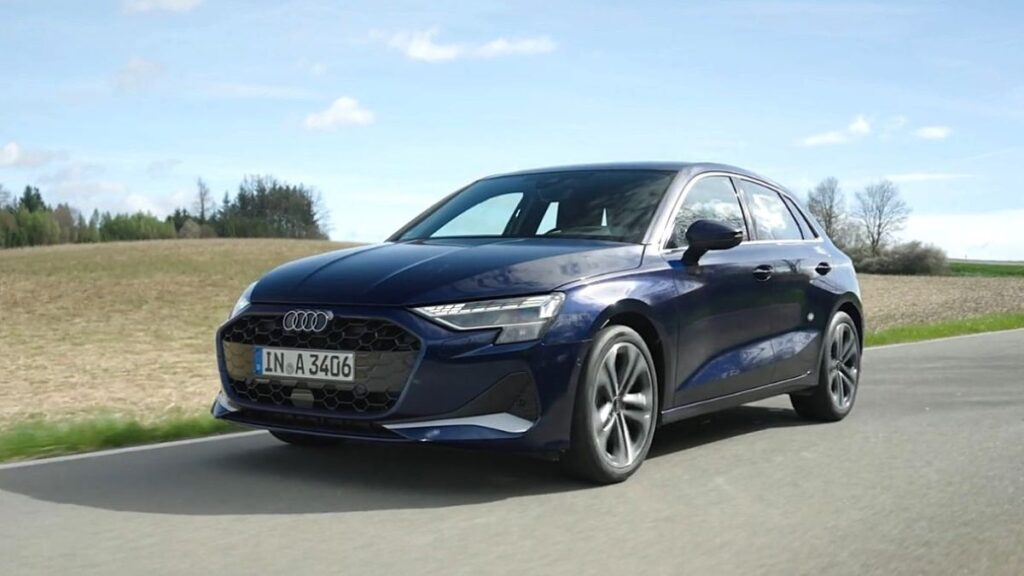 Audi A3 en marcha delantera