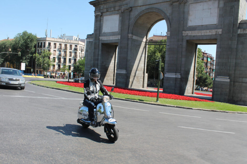 24 horas en Scomadi TL125 Chrome por Madrid