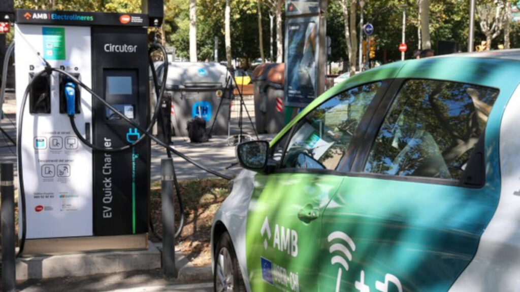 Metro Barcelona recarga a coches eléctricos