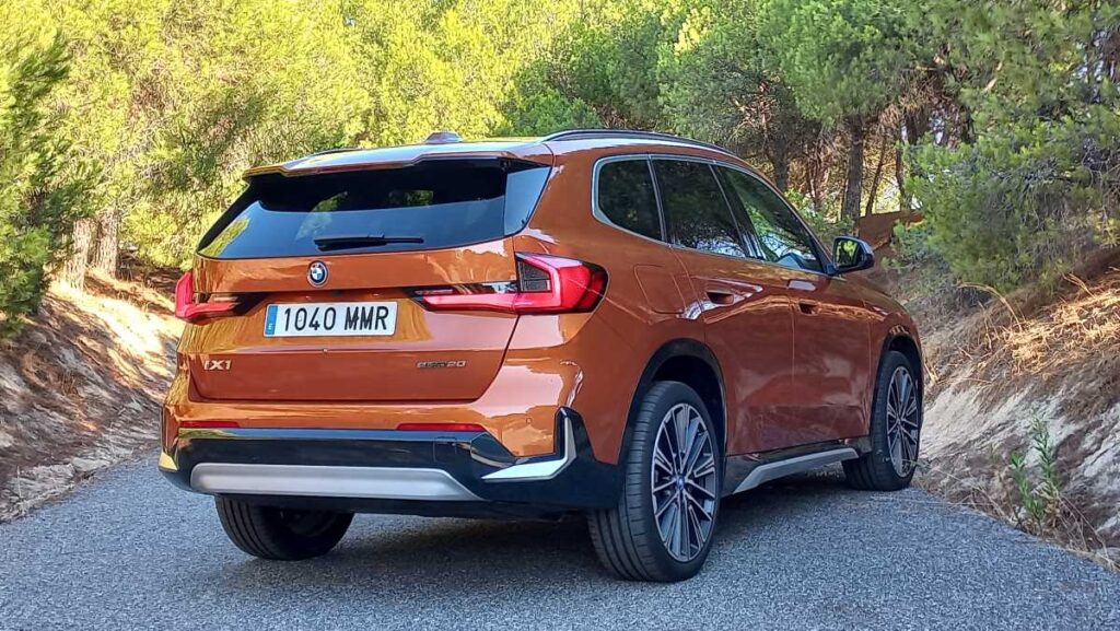BMW iX1