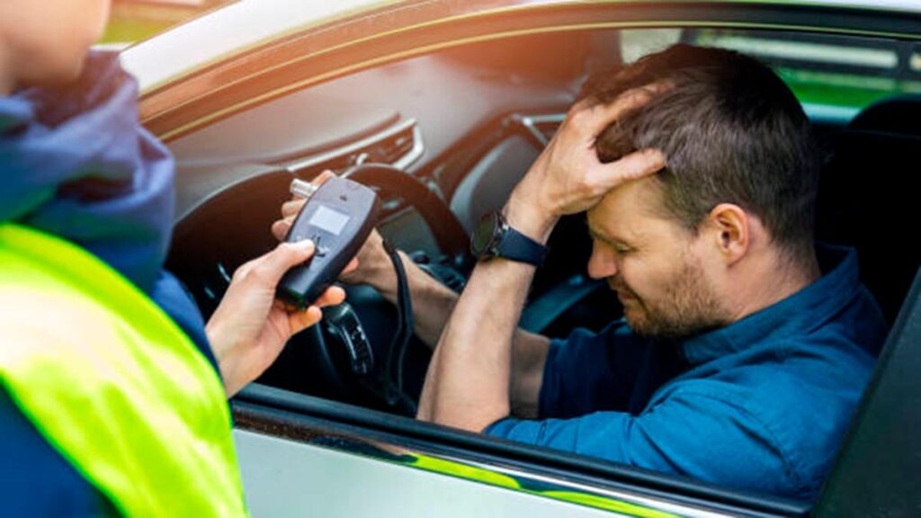 El primer conductor ebrio de la historia fue un ingles detenido hace. ¡127 anos 00003