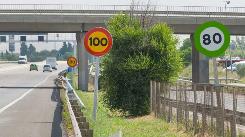 La nueva señal con borde verde: ¿qué significa y cómo afecta a los conductores?