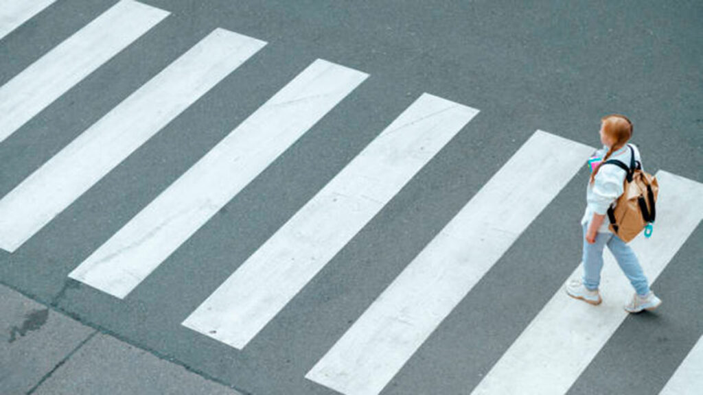 La última locura en seguridad vial: ¡un paso de cebra 3D en un pueblo español!