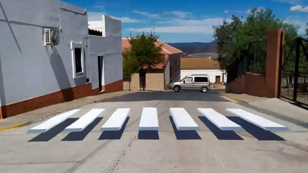 La última locura en seguridad vial: ¡un paso de cebra 3D en un pueblo español!
