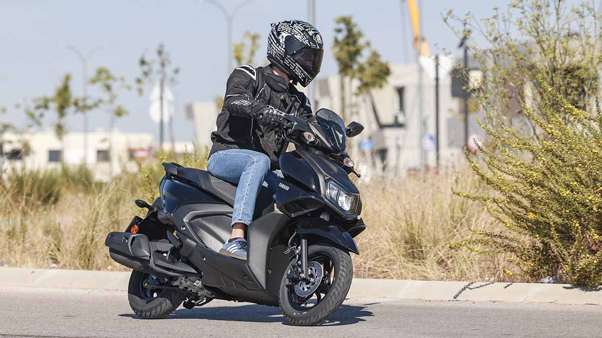 prueba comparativa yamaha rayzr suzuki avenis 125 20