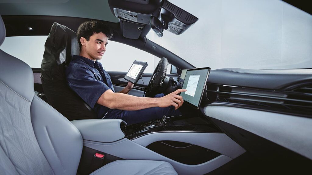 BYD desafía a Tesla con su propia tecnología de conducción autónoma que no solo llega a sus coches más caros