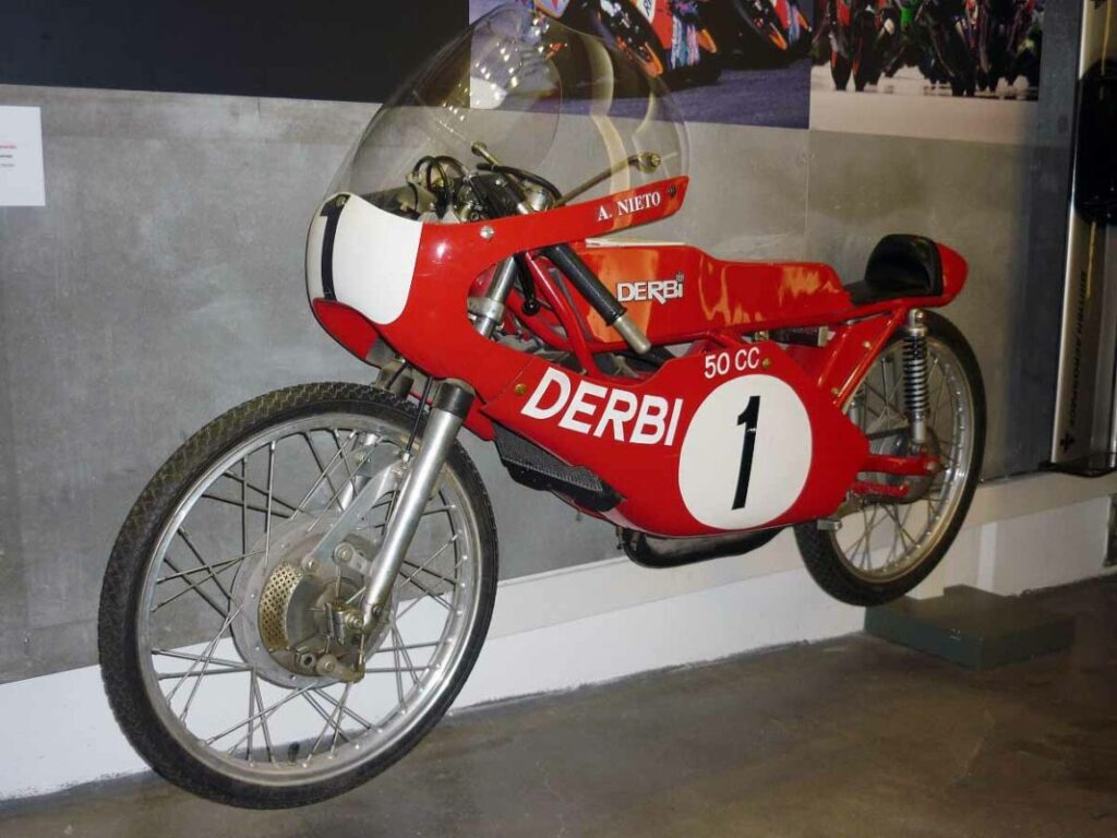 Derbi_50_campeona_del_mundo_Angel_Nieto_1969-1067x800