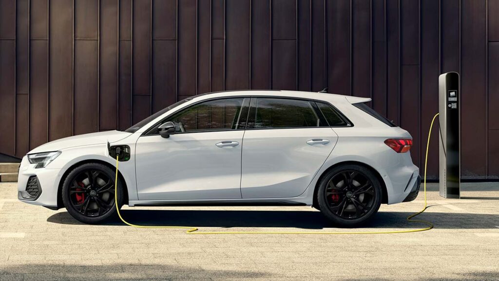El nuevo Audi A3 Sportback TFSIe evoluciona la gama híbrida enchufable con más potencia y autonomía eléctrica