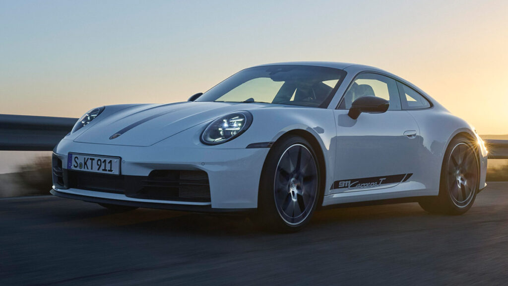 Porsche 911 Carrera T: un clásico moderno con pomo de madera y 394 CV para los más puristas
