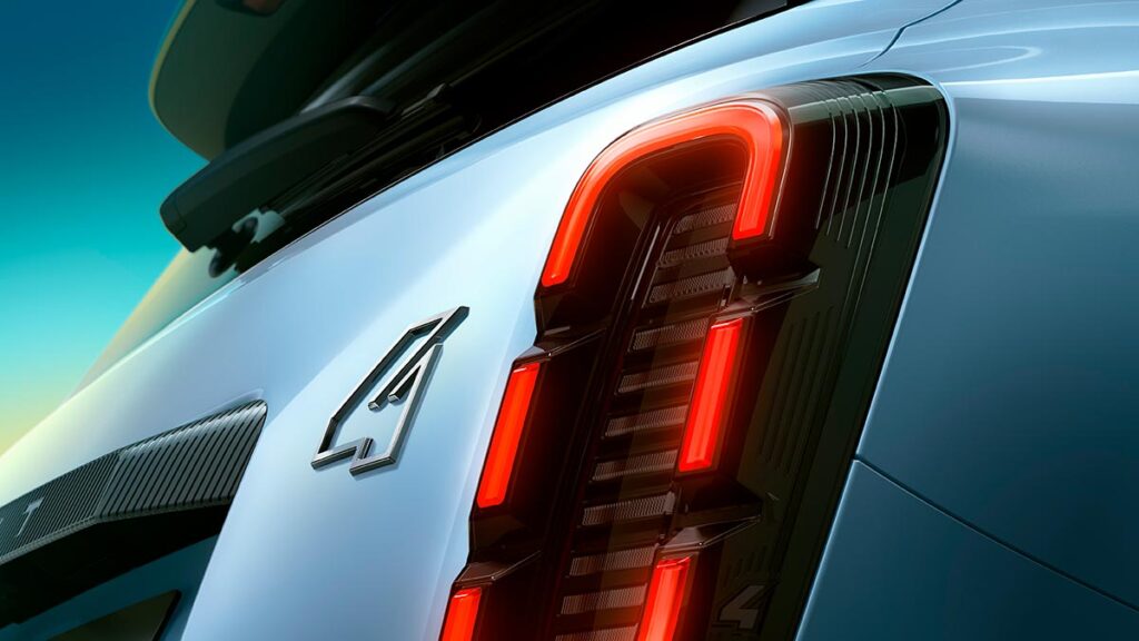 Renault 4 E-Tech: primeras imágenes del regreso de un icono, ahora 100% eléctrico
