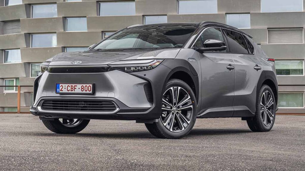 Toyota bZ4X 2025: más autonomía y rebaja de precio para el SUV eléctrico nipón