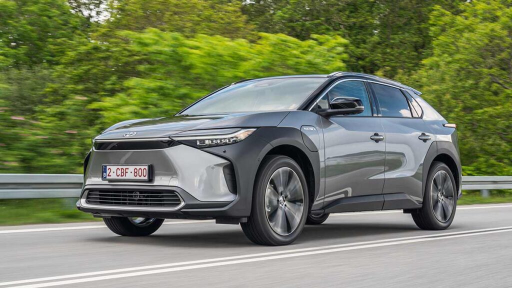 Toyota bZ4X 2025: más autonomía y rebaja de precio para el SUV eléctrico nipón