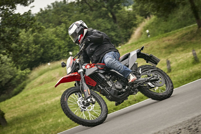 apriliarx125sx125-1-1200x800