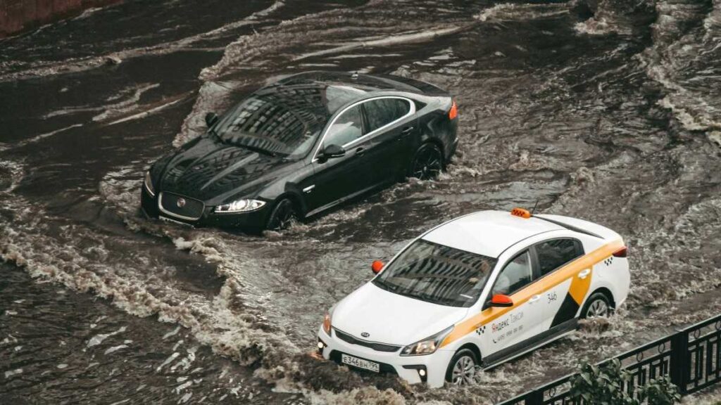 inundación coches
