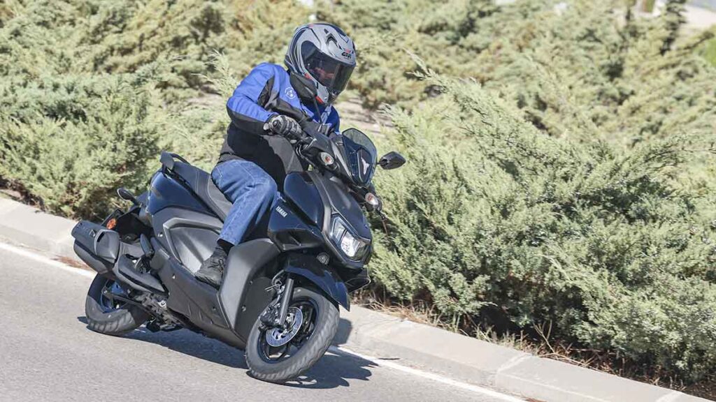 prueba_comparativa_yamaha_rayzr_suzuki_avenis_125_-5