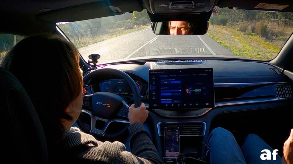 BYD Seal U DM-i: 1.080 kilómetros de autonomía sin repostar en un SUV híbrido enchufable