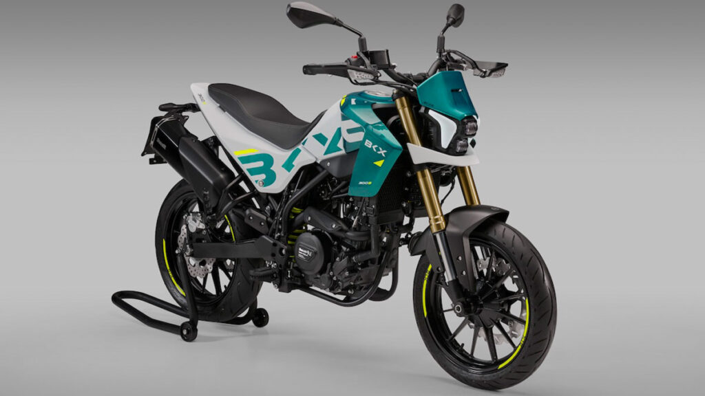 Benelli-BKX-125-S-y-Benelli-BKX-300-S-2025_00014