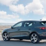 Hemos probado el Seat León. No es nuevo, pero cumple 25 años y estrena 133 km de autonomía eléctrica