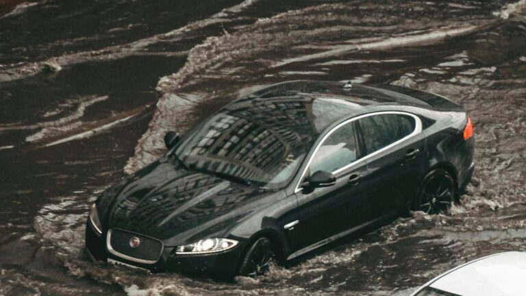 se puede recuperar un coche inundado