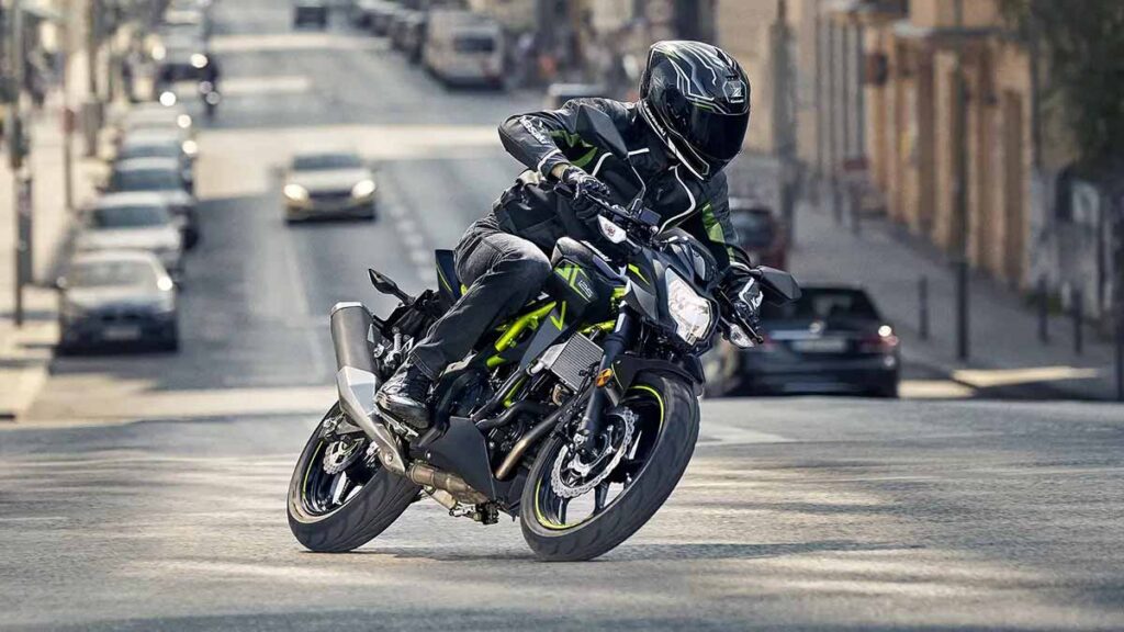 Kawasaki_Z125_accion