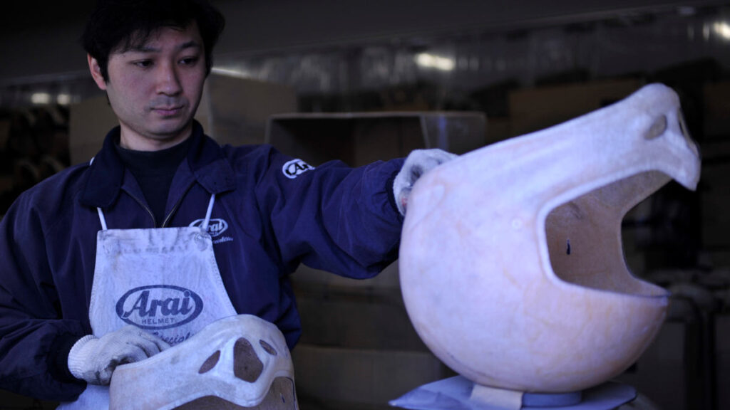 Arai fabricación cascos