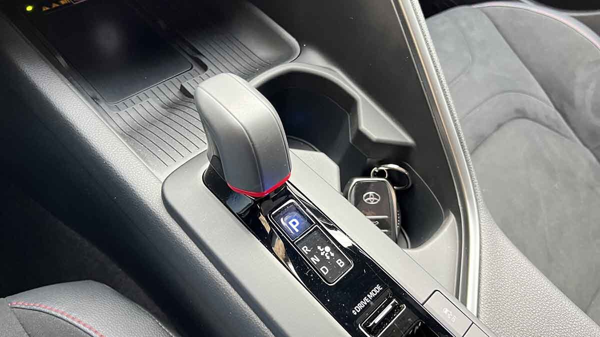 Toyota-C-HR-220-PH-GR-Sport-2025-13-1-1