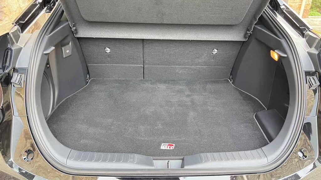 Toyota C HR 220 PH GR Sport 2025 17 1 1