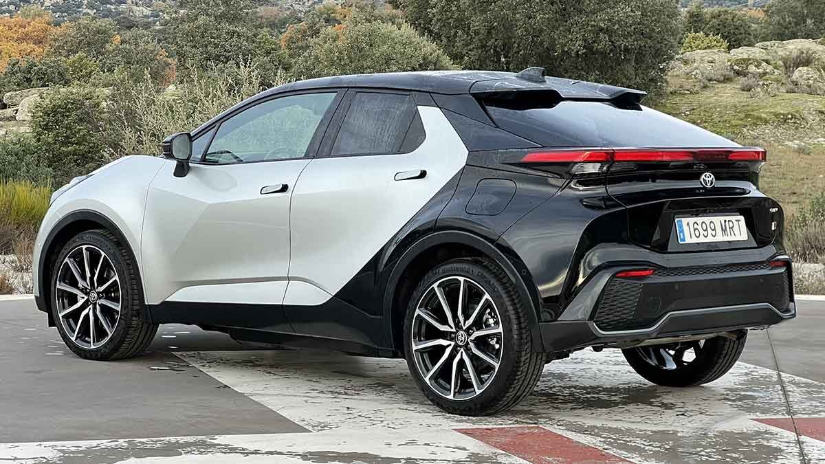 Toyota-C-HR-220-PH-GR-Sport-2025-4-1-1