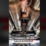 Un mecánico de la ITV enseña los bajos de un Ferrari Roma: 