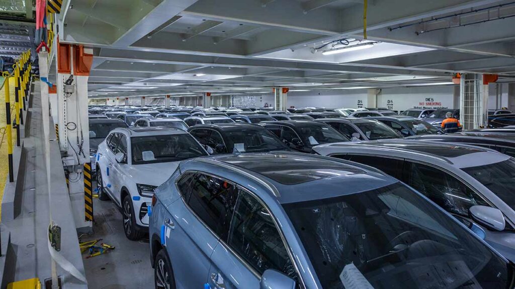 Aranceles y coches chinos: la guerra comercial de Trump y Biden que cambia el mercado automovilístico