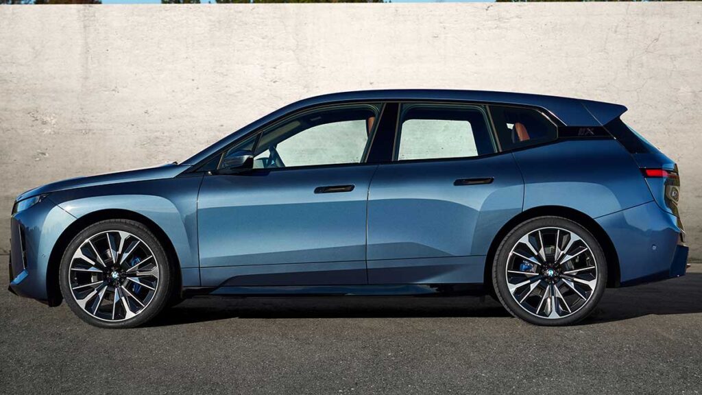 BMW iX 2025: más de 700 km de autonomía, hasta 659 CV y un diseño renovado