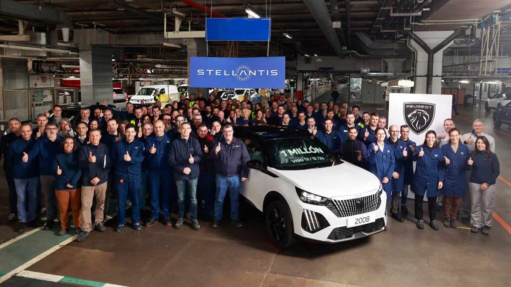 Cómo Stellantis y Tesla evitarán las multas que amenazan al coche europeo