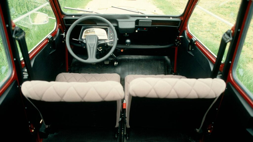 El mítico Citroën 2CV vuelve: eléctrico, barato y con un espíritu clásico similar al R5